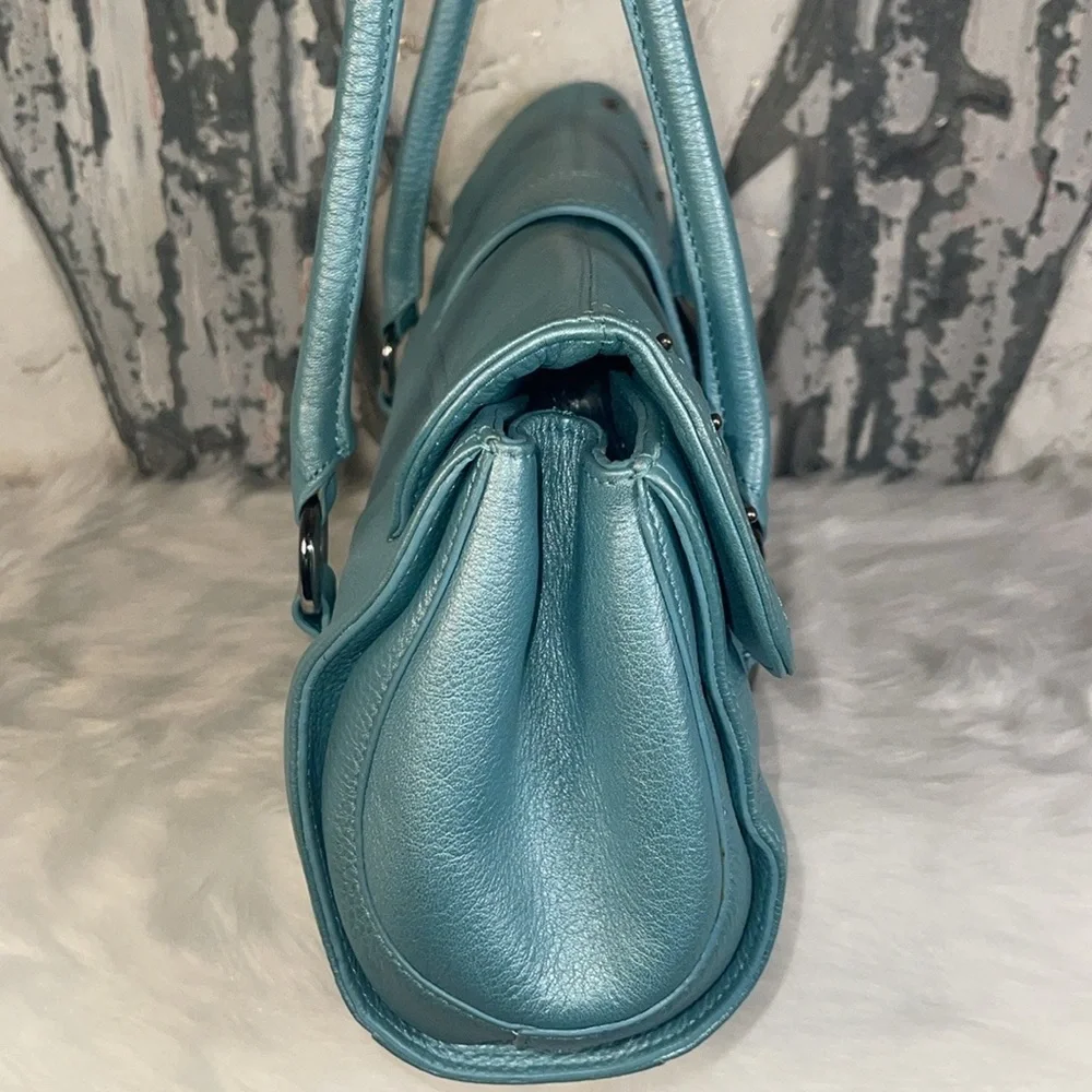 Prague Pearlized East west Pebble leather Handbag. - Picture 5 of 9